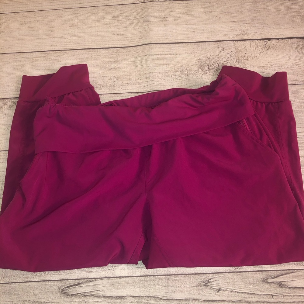 Fabletics || Labaree Capri Pants Size Medium - image 3